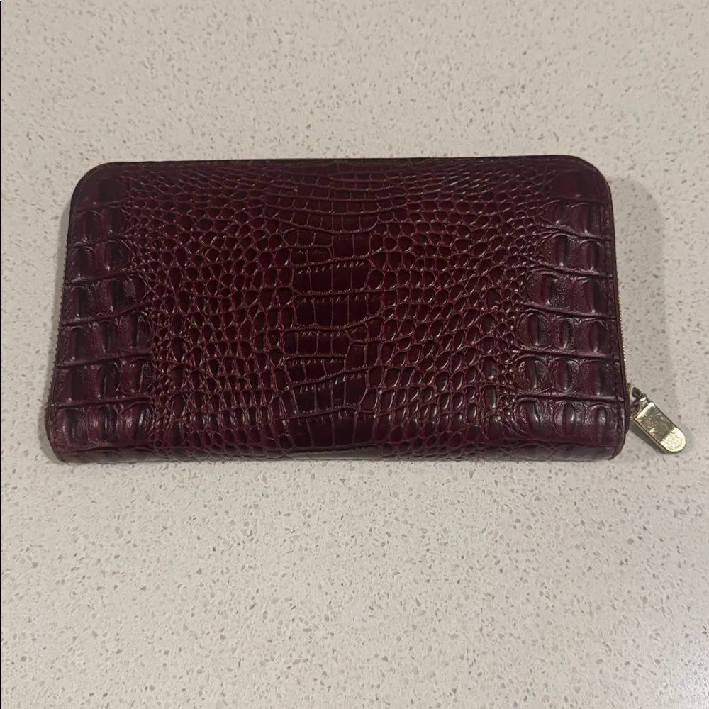 ANTONIO MELANI Gorgeous Burgundy Leather Croc Embossed Gold Lined Wallet Chic